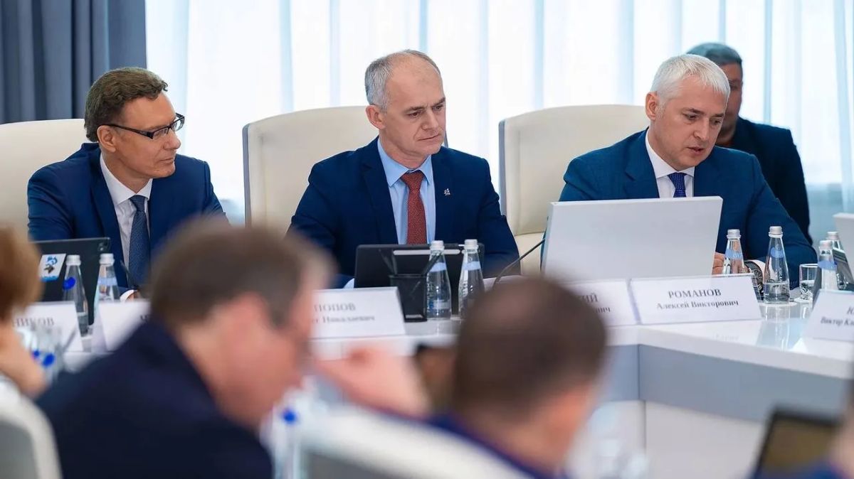 Дмитрий Артюхов провел в Салехарде заседание Совета глав муниципальных образований Дмитрий Артюхов провел в Салехарде заседание Совета глав муниципальных образований