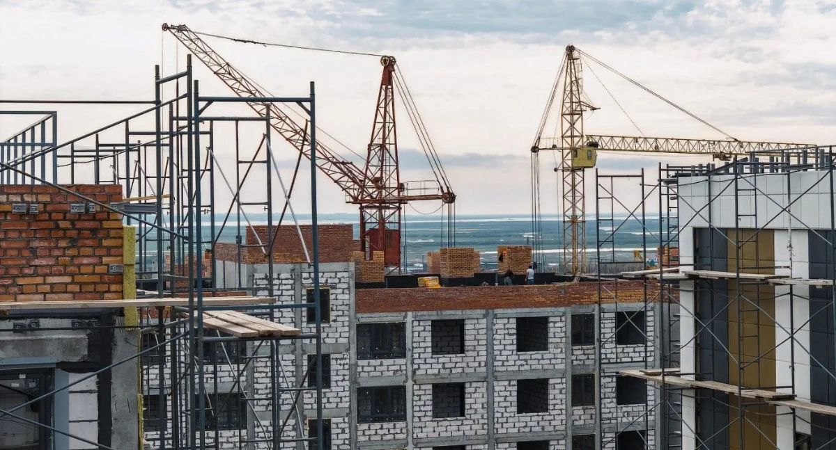 В Приуральском районе строят 26 домов для переселенцев