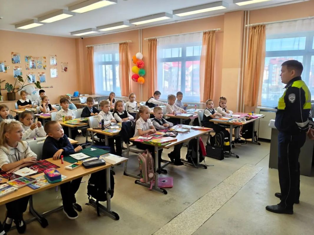Сотрудники Госавтоинспекции Салехарда провели встречу с учащимися МБОУ «СОШ 3», «СОШ 1» и МАОУ «Обдорская гимназия» Сотрудники Госавтоинспекции Салехарда провели встречу с учащимися МБОУ «СОШ 3», «СОШ 1» и МАОУ «Обдорская гимназия»