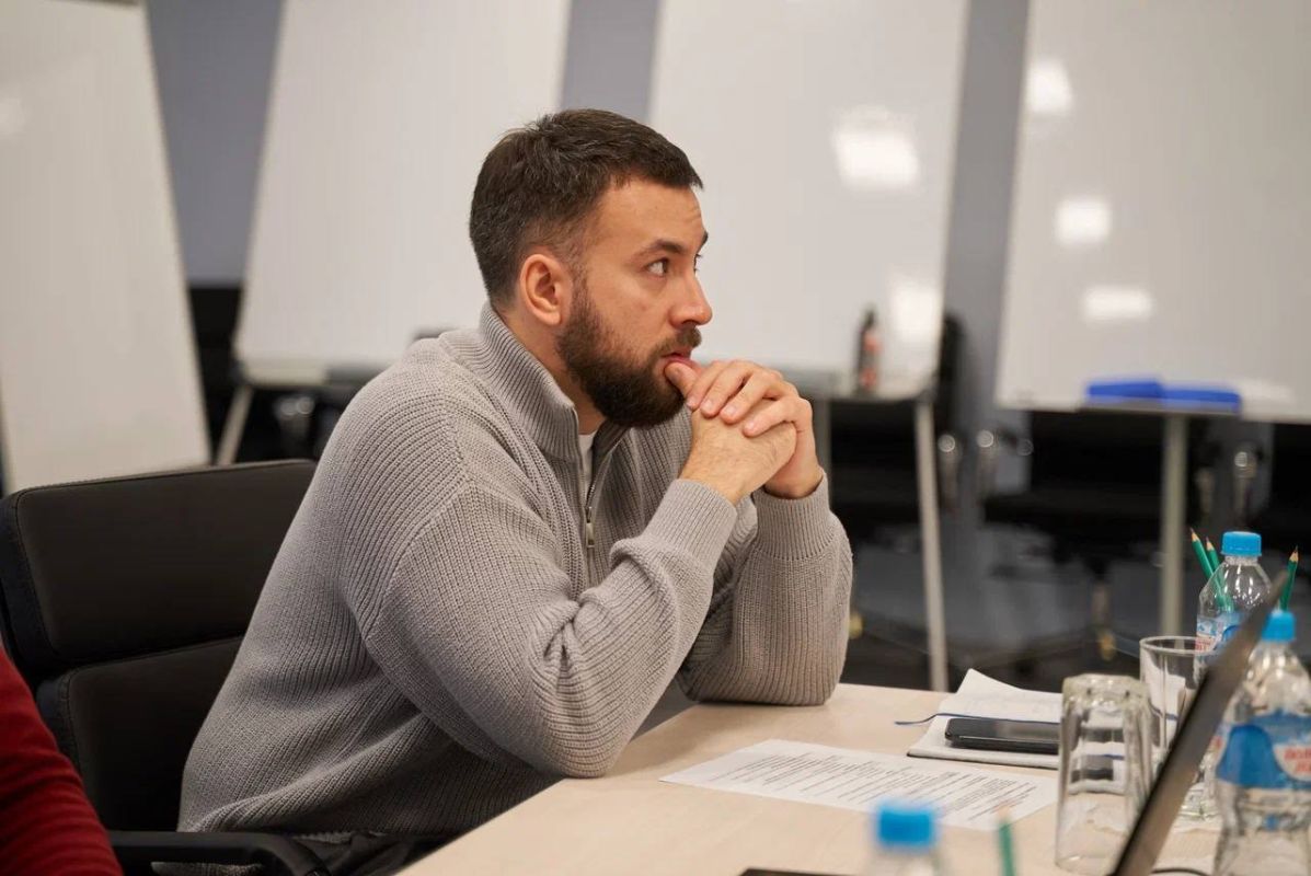 В Салехарде дан старт циклу проектно-аналитических сессий «Экономика места: от стратегии развития к инвестиционным лотам» В Салехарде дан старт циклу проектно-аналитических сессий «Экономика места: от стратегии развития к инвестиционным лотам»