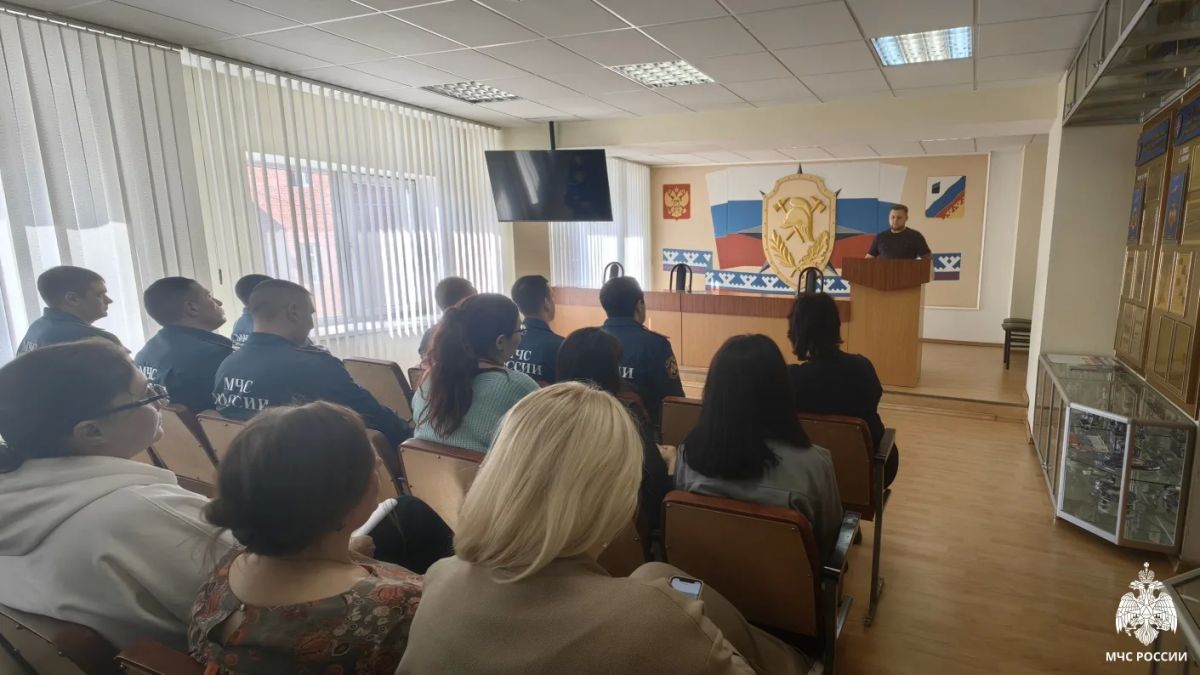 В 12-й пожарно-спасательной части города Губкинский состоялась важная встреча личного состава с майором полиции Евгением Волосковичем
