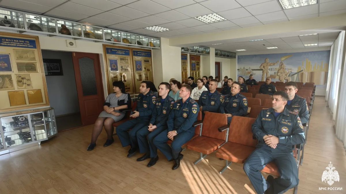 В 12-й пожарно-спасательной части города Губкинский состоялась важная встреча личного состава с майором полиции Евгением Волосковичем В 12-й пожарно-спасательной части города Губкинский состоялась важная встреча личного состава с майором полиции Евгением Волосковичем