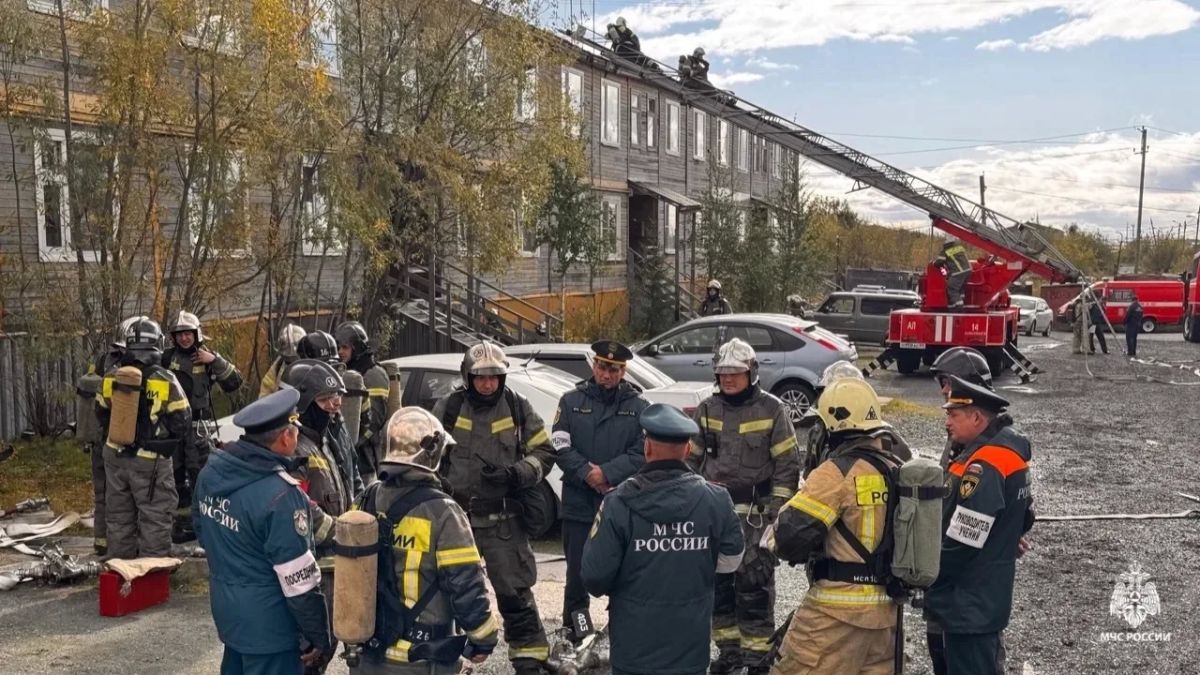 В Лабытнанги огнеборцы отработали тушение условного пожара в деревянном жилом доме В Лабытнанги огнеборцы отработали тушение условного пожара в деревянном жилом доме