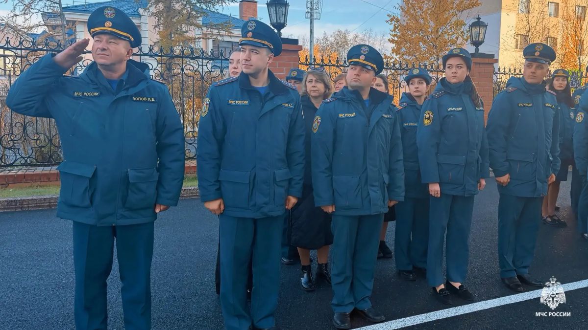 Традиционное начало недели в Главном управлении МЧС России по ЯНАО Традиционное начало недели в Главном управлении МЧС России по ЯНАО