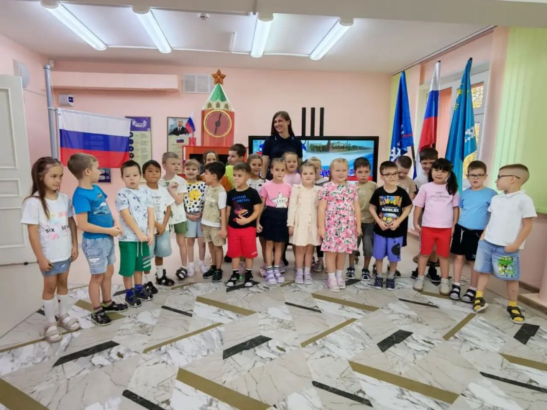Автоинспекторы Муравленко провели лекторий по дорожной безопасности с несовершеннолетними Автоинспекторы Муравленко провели лекторий по дорожной безопасности с несовершеннолетними