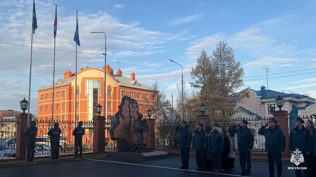 Традиционное начало недели в Главном управлении МЧС России по ЯНАО Традиционное начало недели в Главном управлении МЧС России по ЯНАО