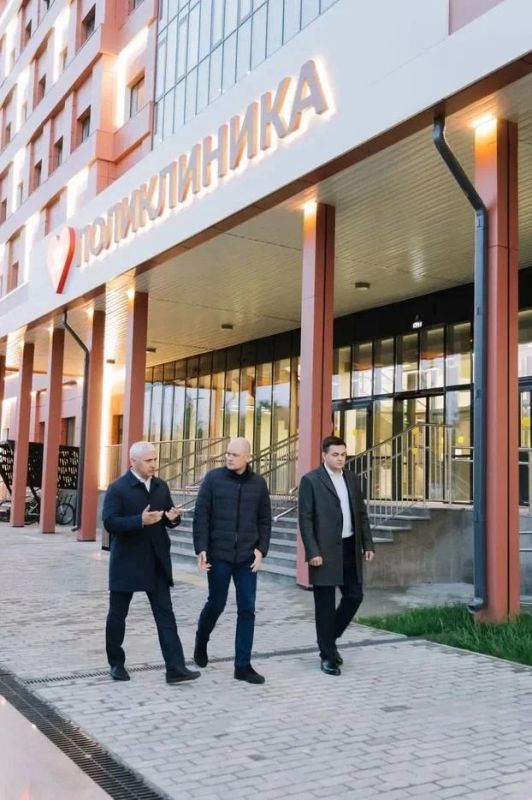 Алексей Романов: Вместе с главным врачом нашей больницы Максимом Ивановичем Зиминым мы осмотрели реабилитационный корпус и детскую поликлинику Алексей Романов: Вместе с главным врачом нашей больницы Максимом Ивановичем Зиминым мы осмотрели реабилитационный корпус и детскую поликлинику