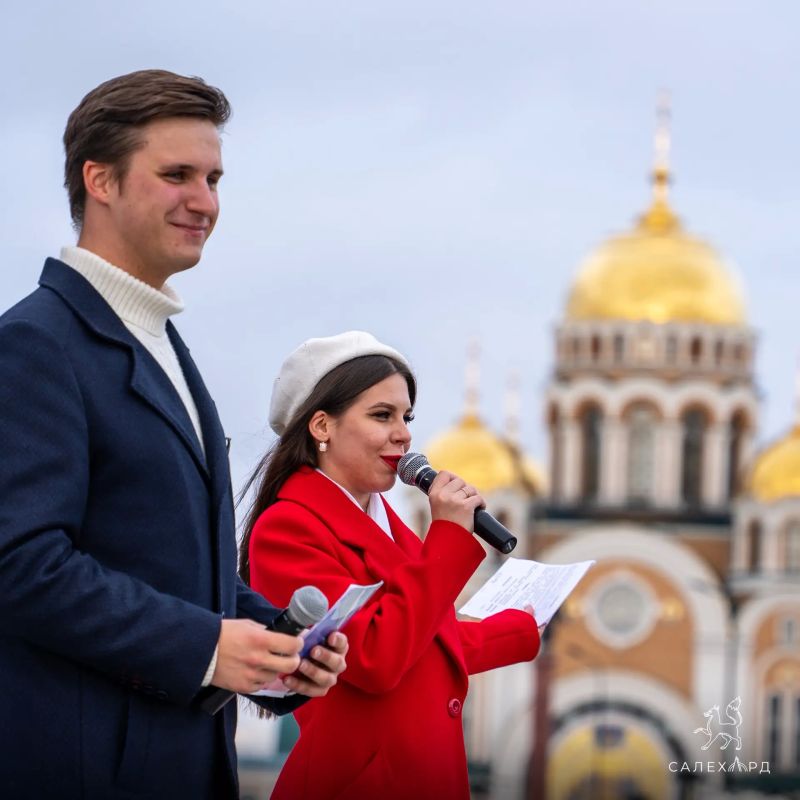 На площади Центра культуры и спорта «Геолог» прошла концертная программа, посвящённая дате принятия в состав России Донецкой и Луганской Народных Республик, Запорожской и Херсонской областей На площади Центра культуры и спорта «Геолог» прошла концертная программа, посвящённая дате принятия в состав России Донецкой и Луганской Народных Республик, Запорожской и Херсонской областей