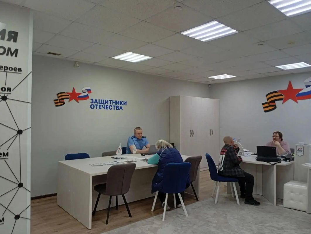 Надымский городской прокурор Илья Уткин совместно с социальным координатором филиала фонда поддержки участников СВО «Защитники Отечества» провел личный прием граждан Надымский городской прокурор Илья Уткин совместно с социальным координатором филиала фонда поддержки участников СВО «Защитники Отечества» провел личный прием граждан