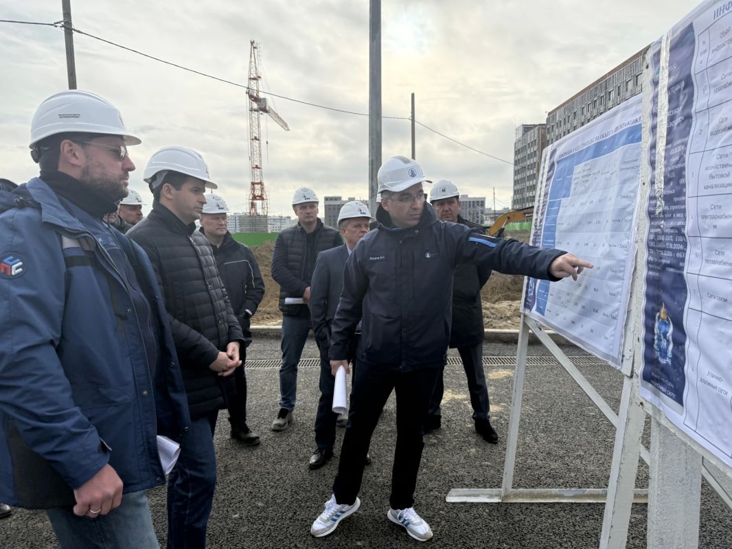Сергей Власенко провёл выездное совещание в Обдорском микрорайоне Салехарда Сергей Власенко провёл выездное совещание в Обдорском микрорайоне Салехарда