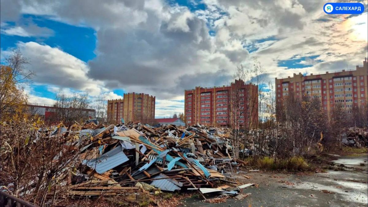 Старую школу № 4 в Салехарде полностью разобрали Старую школу № 4 в Салехарде полностью разобрали
