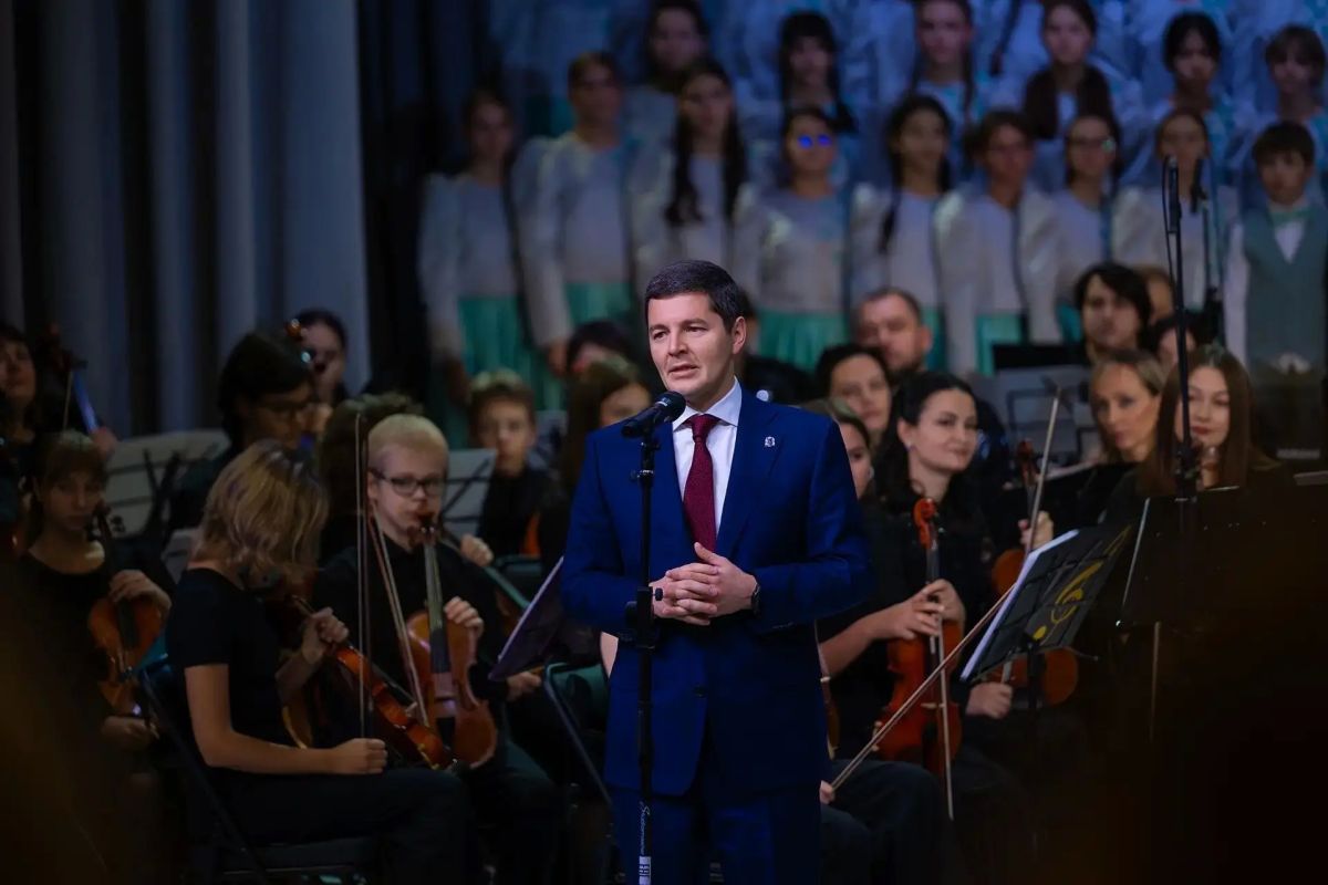 В Новом Уренгое открыли крупнейшую в Арктике школу искусств В Новом Уренгое открыли крупнейшую в Арктике школу искусств