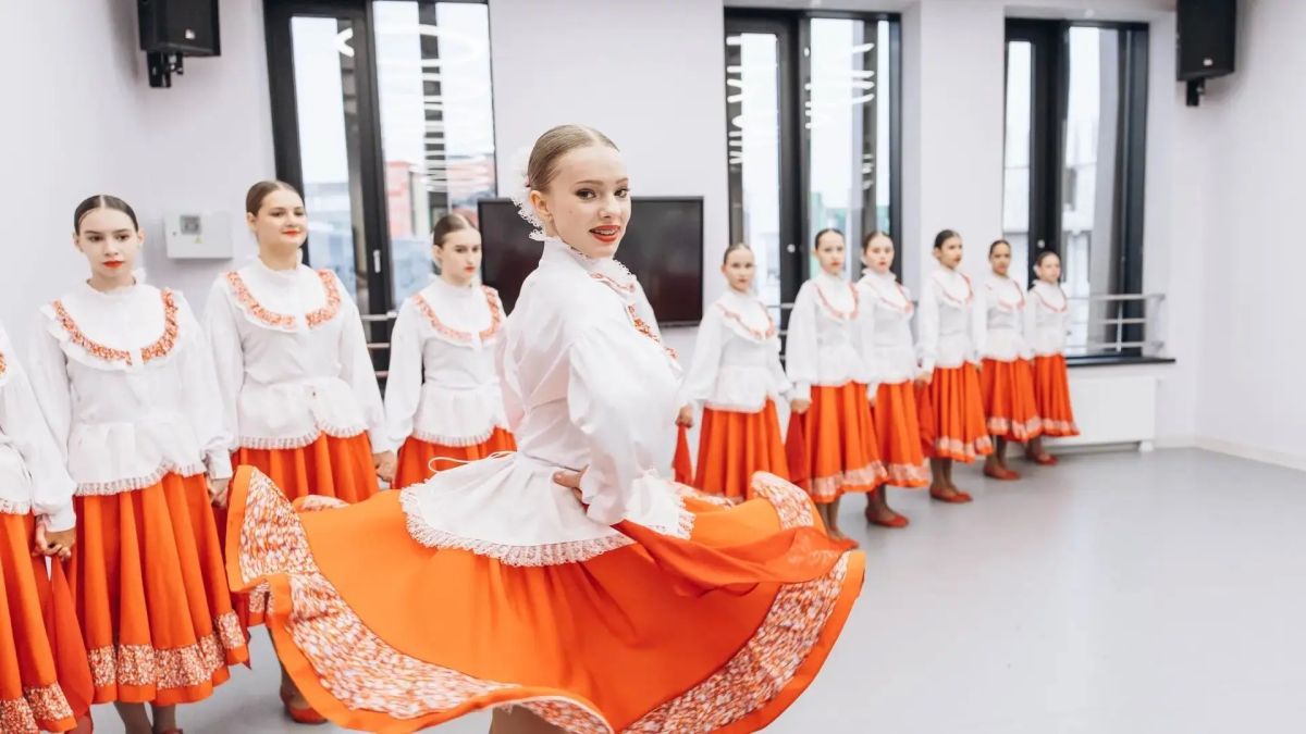 В Новом Уренгое открыли крупнейшую в Арктике школу искусств В Новом Уренгое открыли крупнейшую в Арктике школу искусств