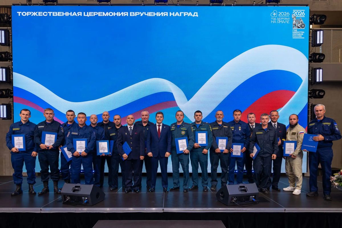 Дмитрий Артюхов: Вручил награды землякам, которые тушили лесные пожары Дмитрий Артюхов: Вручил награды землякам, которые тушили лесные пожары