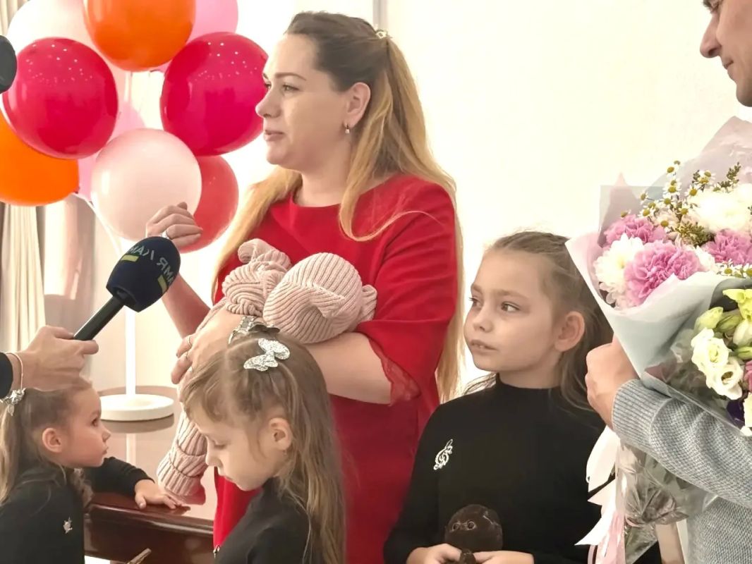 ТОРЖЕСТВЕННАЯ РЕГИСТРАЦИЯ 1000ГО МАЛЫША В НОЯБРЬСКЕ! ТОРЖЕСТВЕННАЯ РЕГИСТРАЦИЯ 1000ГО МАЛЫША В НОЯБРЬСКЕ!