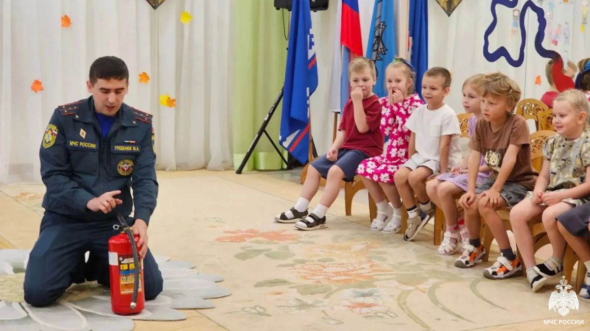 В детском саду «Мальвина» прошёл урок безопасности с участием сотрудника МЧС России В детском саду «Мальвина» прошёл урок безопасности с участием сотрудника МЧС России