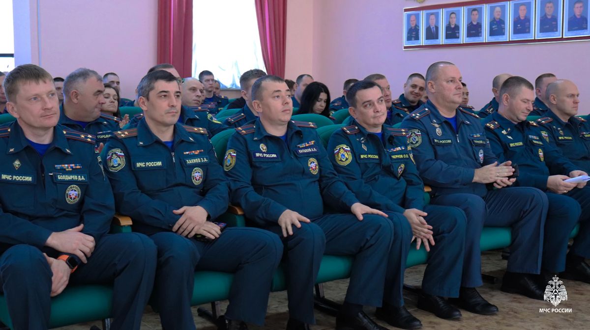 В Главном управлении МЧС России по ЯНАО прошло награждение сотрудников в преддверии Дня гражданской обороны В Главном управлении МЧС России по ЯНАО прошло награждение сотрудников в преддверии Дня гражданской обороны