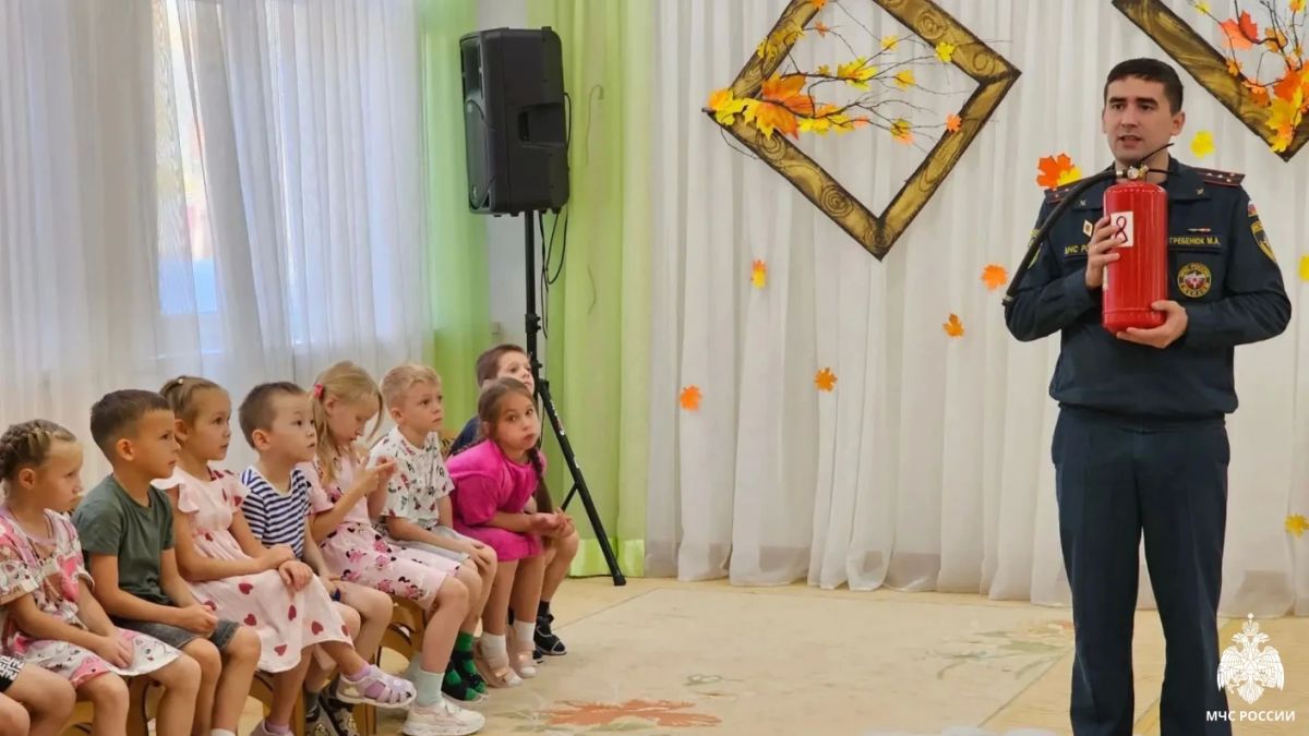 В детском саду «Мальвина» прошёл урок безопасности с участием сотрудника МЧС России