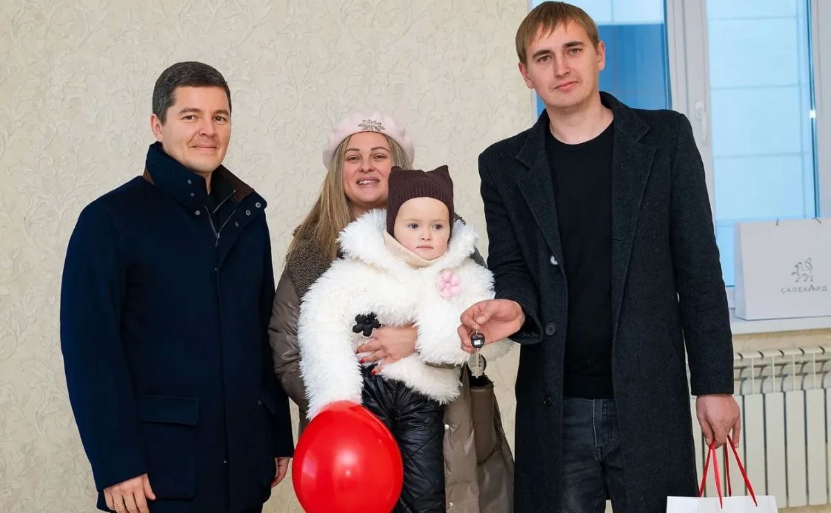 Новый дом для учителей: пять семей салехардских педагогов получили служебное жильё Новый дом для учителей: пять семей салехардских педагогов получили служебное жильё