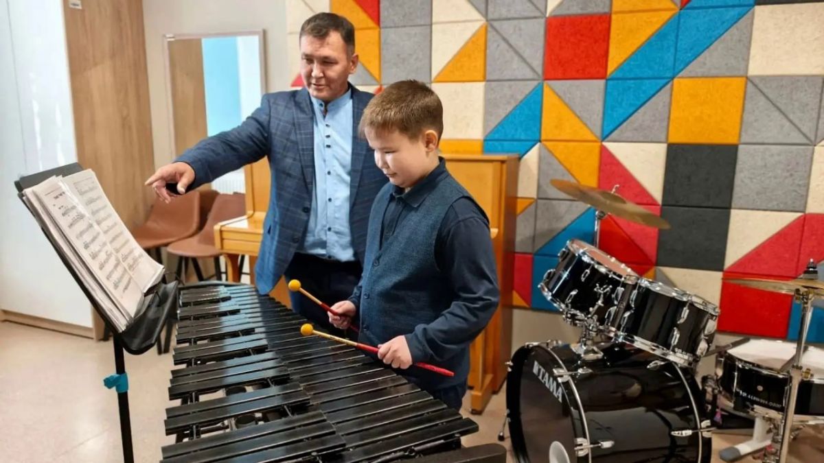 Два ямальских педагога вошли в список лучших преподавателей художественного образования в стране