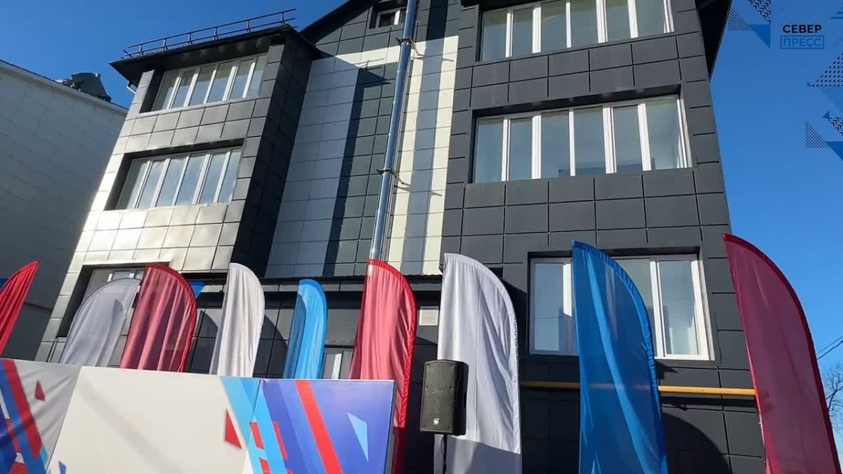 Учителя на Ямале получили ключи от новых квартир