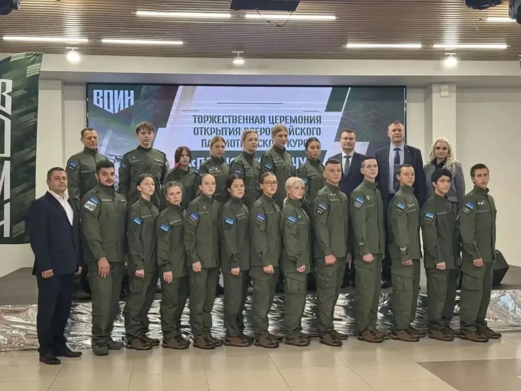 В Салехарде состоялась торжественная церемония открытия Всероссийского патриотического курса «Плечом к плечу»