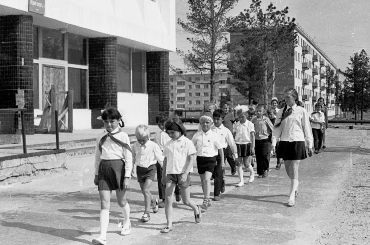 #ИсторияГородаН. В День учителя вспоминаем тех, кто стоял у истоков надымского образования