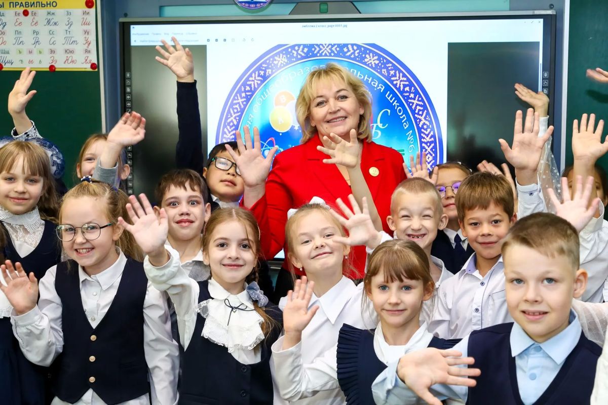 Сегодня чествуем наших учителей