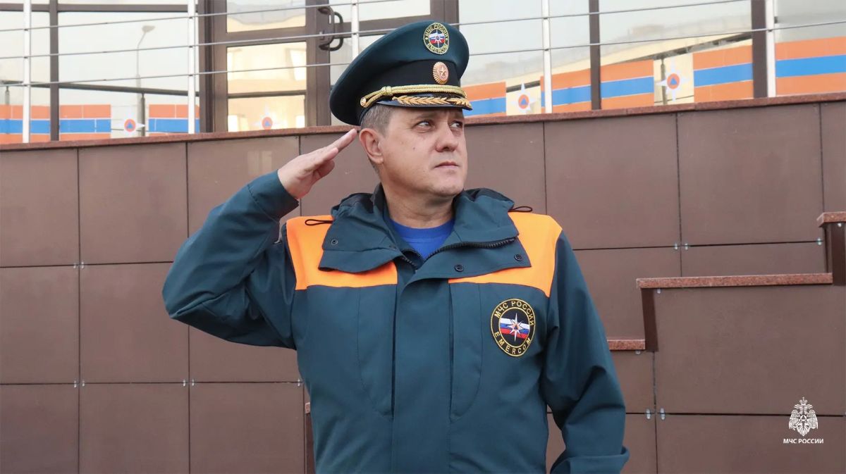 Торжественная церемония поднятия флагов России, МЧС России и Ямала — наша неизменная традиция Торжественная церемония поднятия флагов России, МЧС России и Ямала — наша неизменная традиция