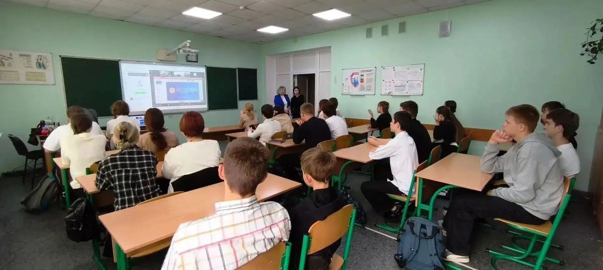 Специалисты противопожарной службы Ямала провели урок для старшеклассников Волновахи Специалисты противопожарной службы Ямала провели урок для старшеклассников Волновахи