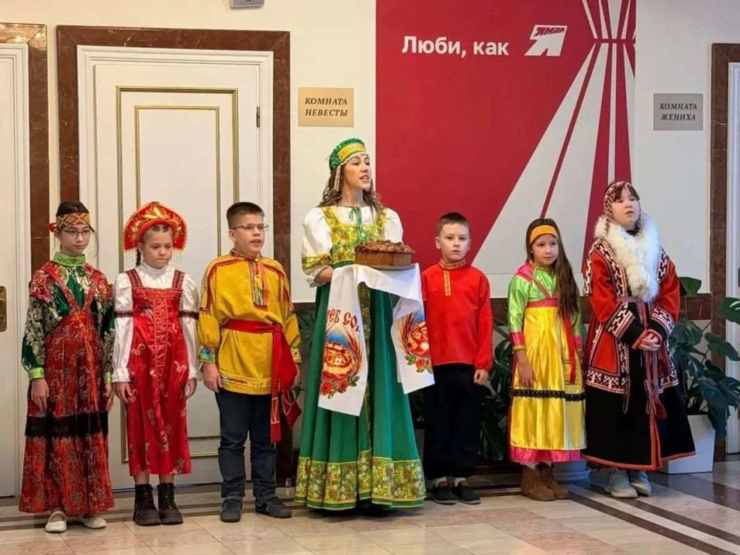 Школьники Салехарда узнали о свадебных традициях хантов и ненцев Школьники Салехарда узнали о свадебных традициях хантов и ненцев