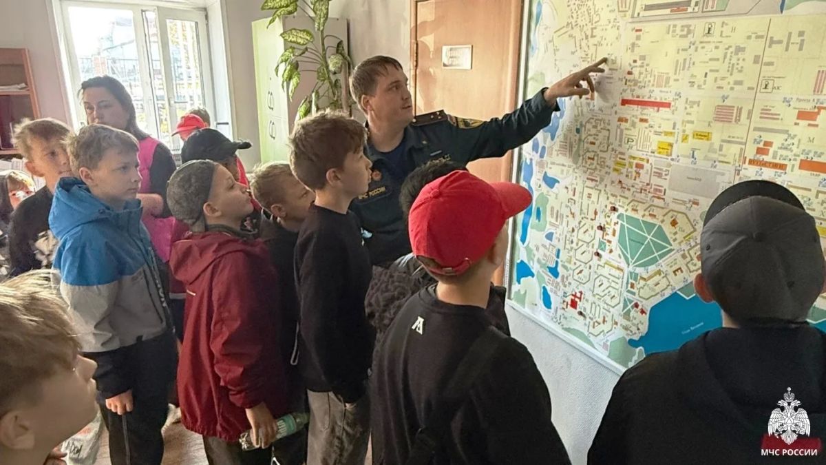 В пожарно-спасательных частях города Надыма прошли экскурсии для школьников