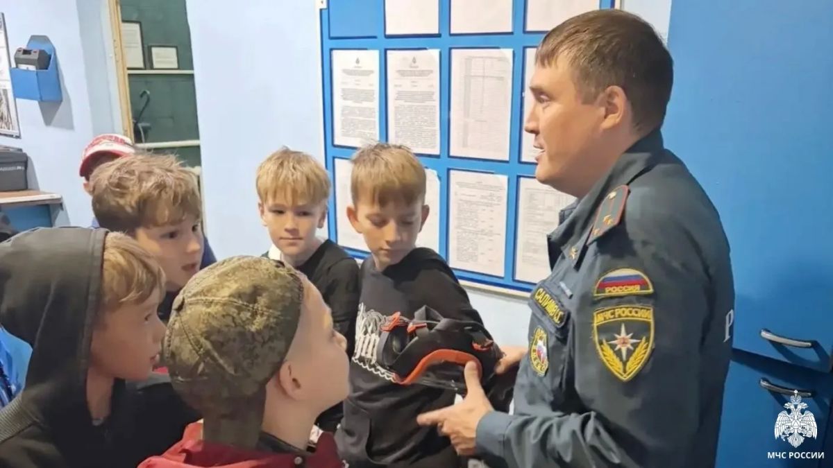 В пожарно-спасательных частях города Надыма прошли экскурсии для школьников В пожарно-спасательных частях города Надыма прошли экскурсии для школьников