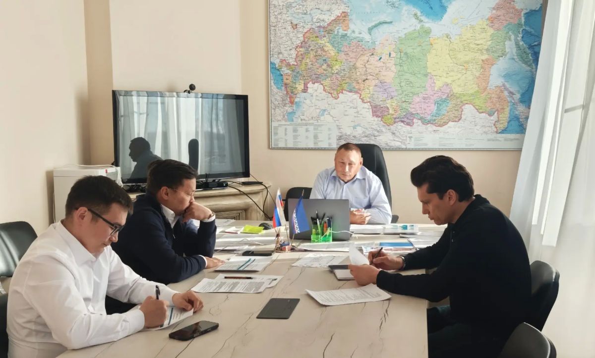 Сегодня состоялось заседание Правления Национального Союза Оленеводов под председательством Михаила Яр с членами Правления и сотрудниками департамента по делам КМНС ЯНАО