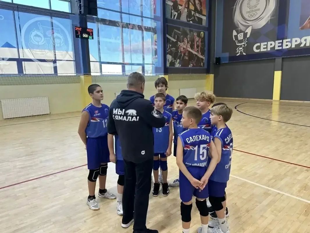 «Фаворит» из Салехарда - победитель первенства округа по волейболу «Фаворит» из Салехарда - победитель первенства округа по волейболу