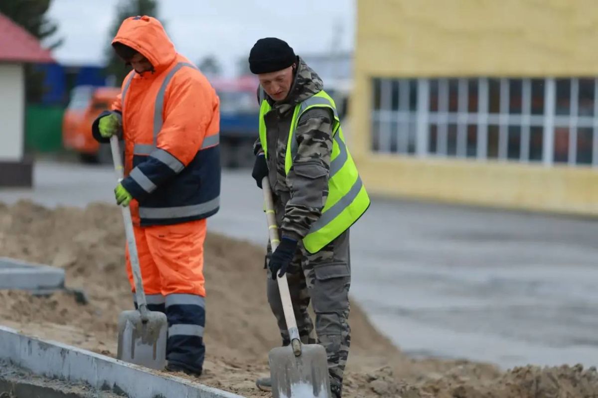 В октябре так. По итогам «Честного маршрута» губернатора выполняем ещё одно поручение Начали обустройство заездных карманов под остановочные павильоны на дороге Губкинский-Пурпе у магазина "Мегастрой"