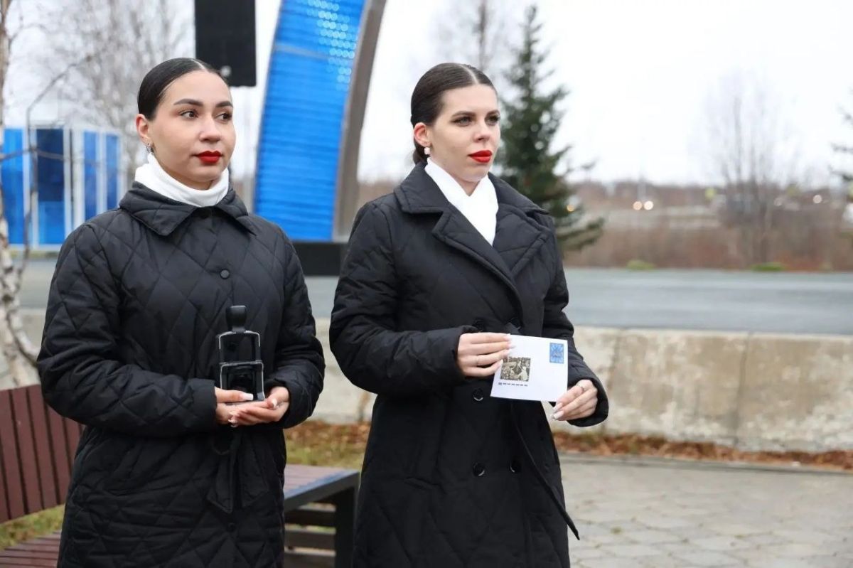 В Салехарде состоялась церемония гашения почтовой марки в честь статуса «Город трудовой доблести» В Салехарде состоялась церемония гашения почтовой марки в честь статуса «Город трудовой доблести»