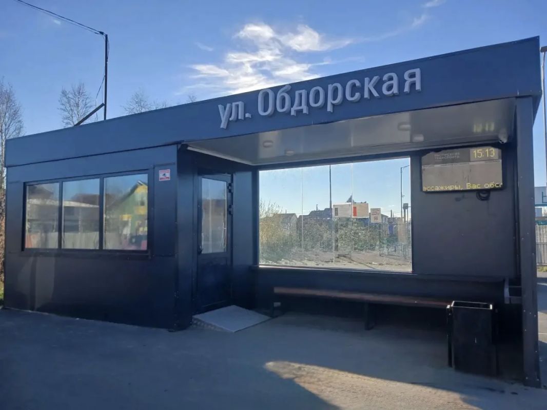 В Салехарде открыли тёплые остановки В Салехарде открыли тёплые остановки