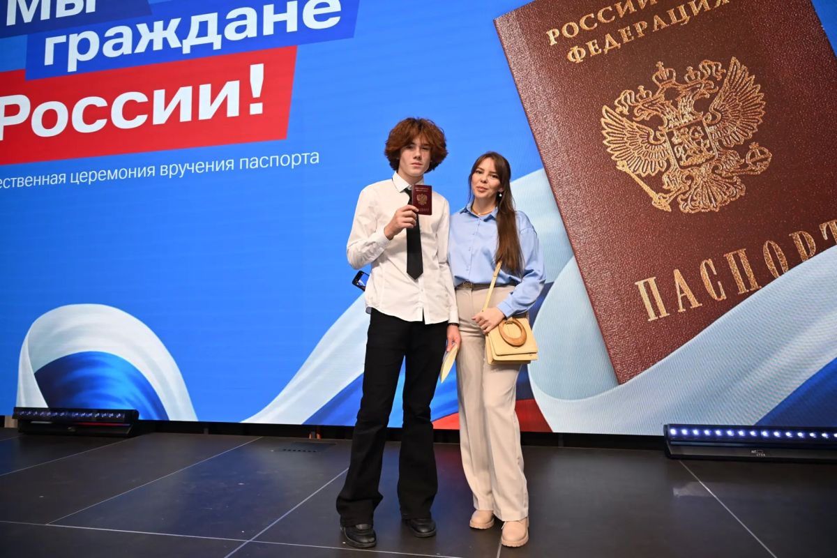 В новый статус — с гордостью! Традиционно в арт-резиденции «Сова» прошла церемония вручения первых паспортов В новый статус — с гордостью! Традиционно в арт-резиденции «Сова» прошла церемония вручения первых паспортов