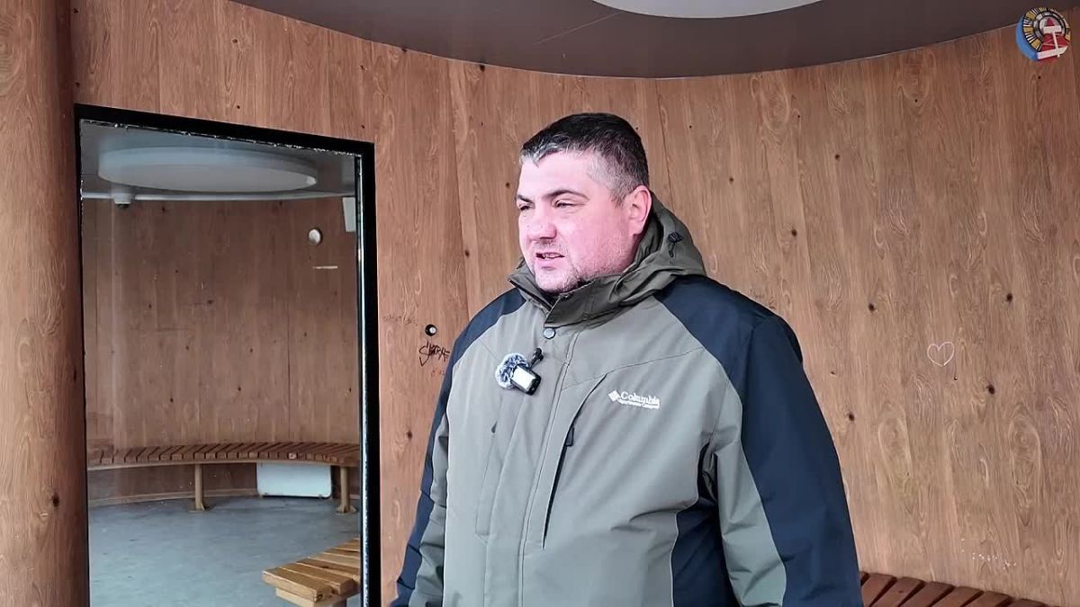 В Ноябрьске вандалы повредили два остановочных павильона