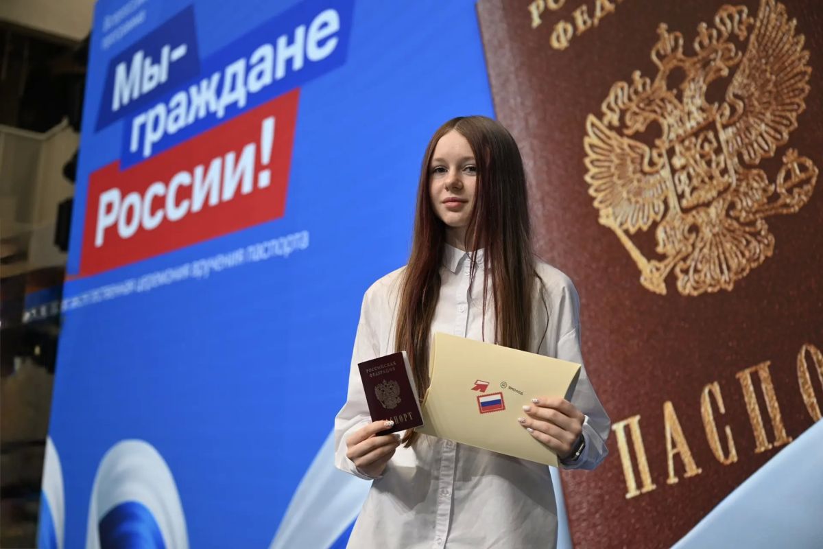 В новый статус — с гордостью! Традиционно в арт-резиденции «Сова» прошла церемония вручения первых паспортов В новый статус — с гордостью! Традиционно в арт-резиденции «Сова» прошла церемония вручения первых паспортов
