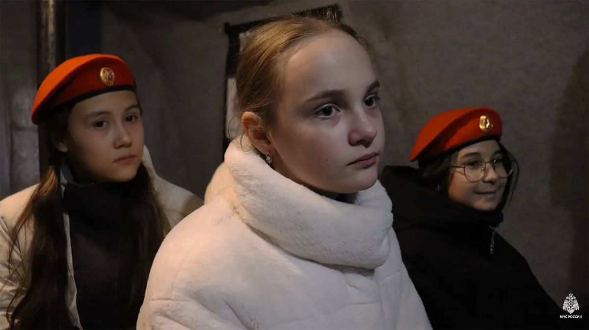 Салехардские кадеты посетили подвижный пункт управления в рамках Всероссийской штабной тренировки по гражданской обороне Салехардские кадеты посетили подвижный пункт управления в рамках Всероссийской штабной тренировки по гражданской обороне