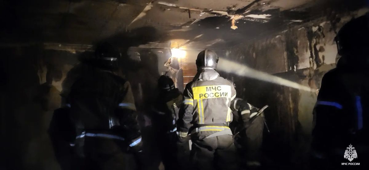 В 23 часа 39 минут на центральный пункт пожарной связи 5 пожарно-спасательного отряда города Лабытнанги поступило сообщение о возгорании в жилом доме по улице Леонида Гиршгорна дом 77 В 23 часа 39 минут на центральный пункт пожарной связи 5 пожарно-спасательного отряда города Лабытнанги поступило сообщение о возгорании в жилом доме по улице Леонида Гиршгорна дом 77