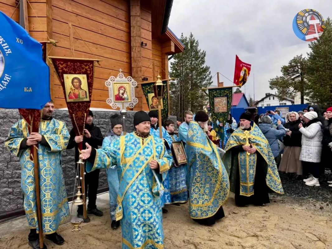 Более 350 ноябрян приняли участие в крестном ходе в честь Покрова Пресвятой Богородицы Более 350 ноябрян приняли участие в крестном ходе в честь Покрова Пресвятой Богородицы