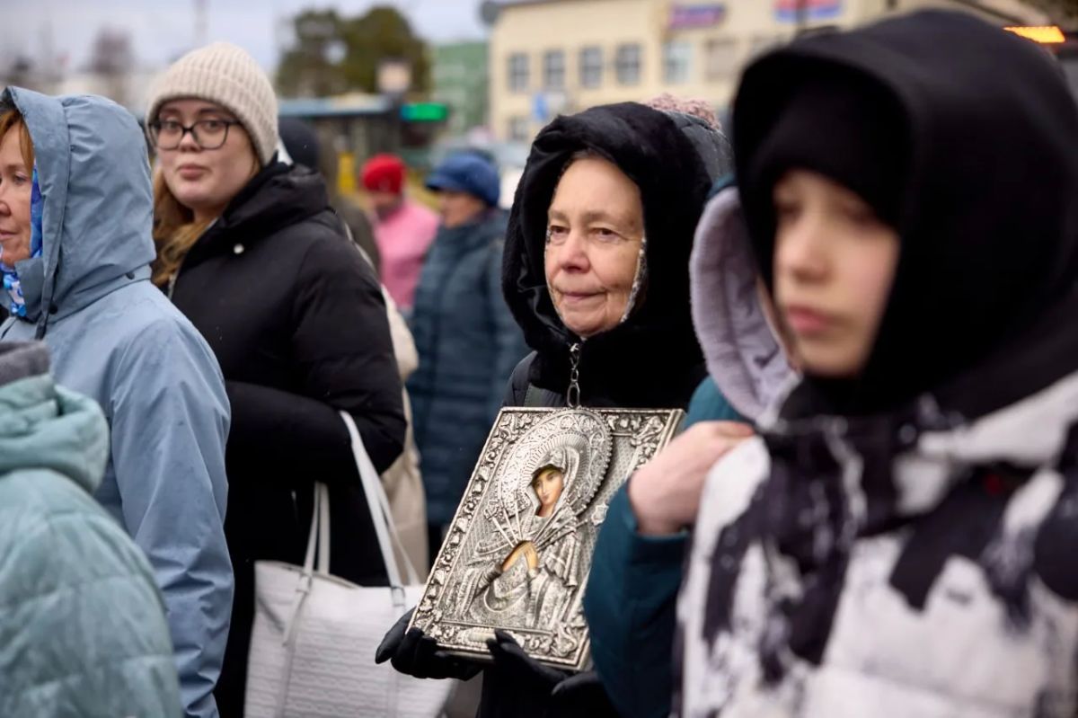 Крестный ход в честь Покрова Пресвятой Богородицы прошёл в Ноябрьске Крестный ход в честь Покрова Пресвятой Богородицы прошёл в Ноябрьске