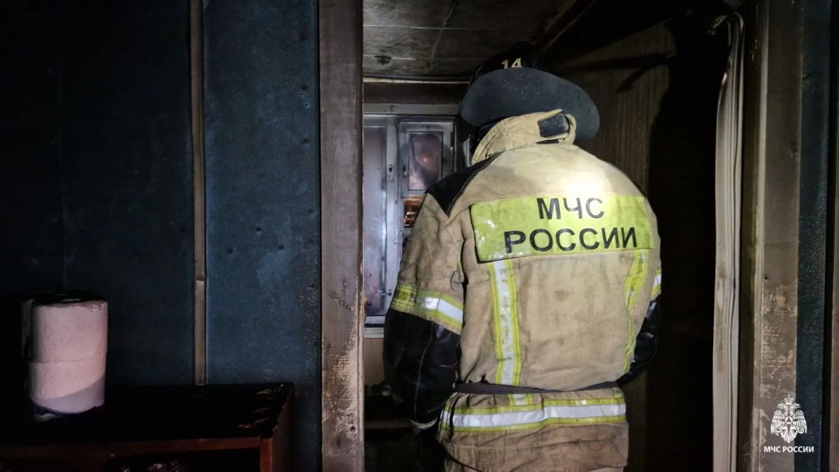 В 23 часа 39 минут на центральный пункт пожарной связи 5 пожарно-спасательного отряда города Лабытнанги поступило сообщение о возгорании в жилом доме по улице Леонида Гиршгорна дом 77 В 23 часа 39 минут на центральный пункт пожарной связи 5 пожарно-спасательного отряда города Лабытнанги поступило сообщение о возгорании в жилом доме по улице Леонида Гиршгорна дом 77