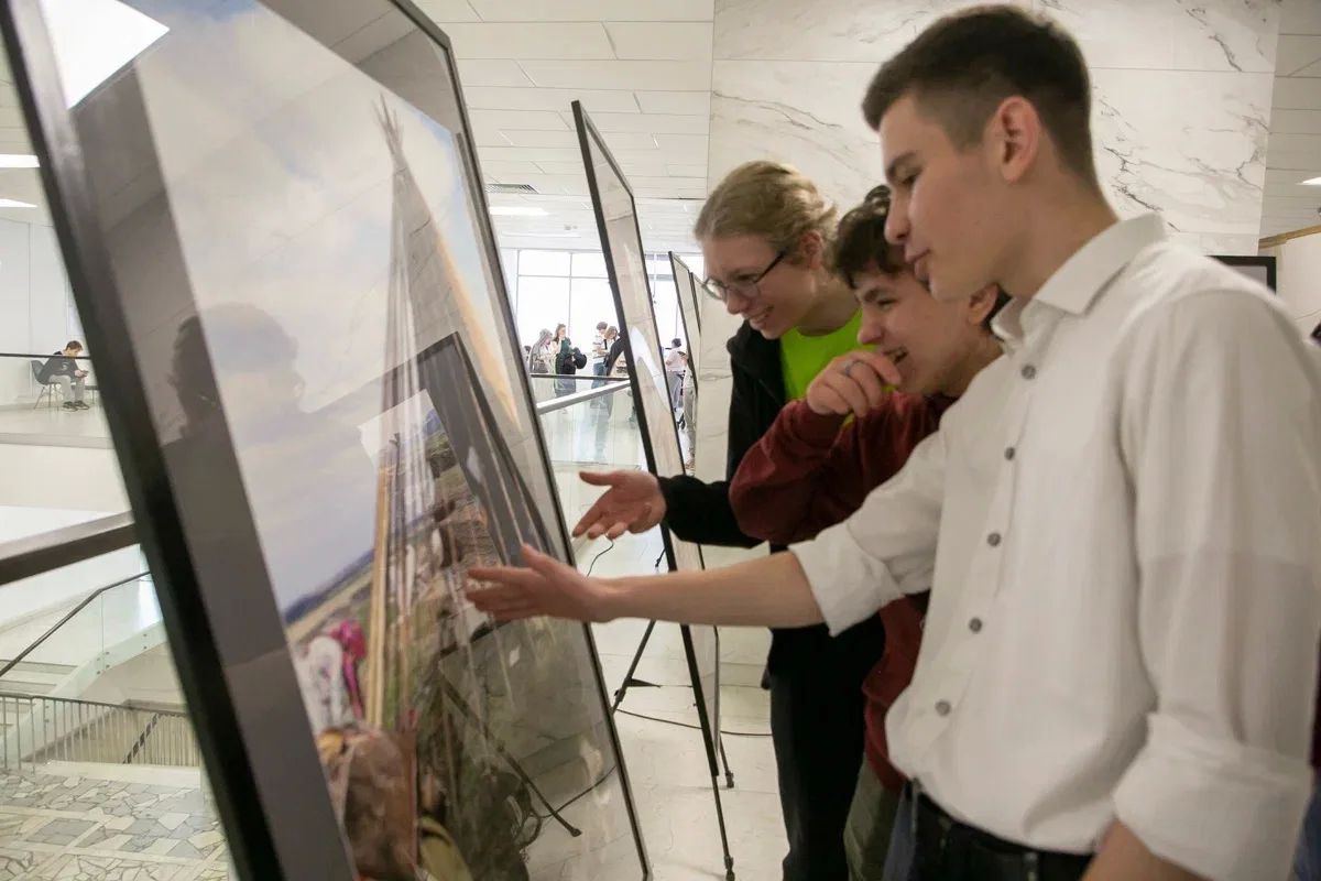 «Ямал. Сохранение традиций»: фотовыставка Николая Самбурова открылась в Москве «Ямал. Сохранение традиций»: фотовыставка Николая Самбурова открылась в Москве