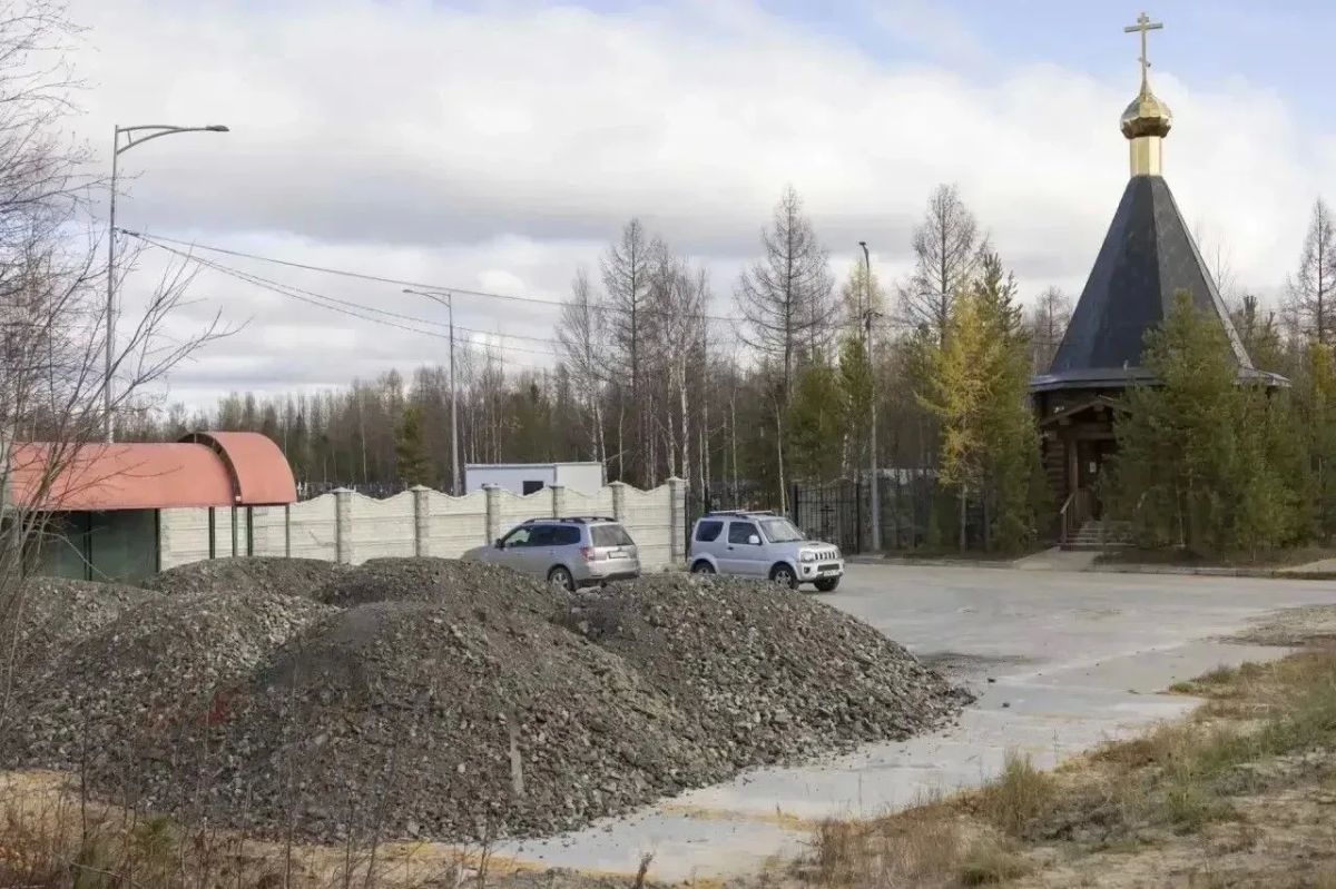 В Тарко-Сале обустраивают автобусные остановки в районе кладбища В Тарко-Сале обустраивают автобусные остановки в районе кладбища