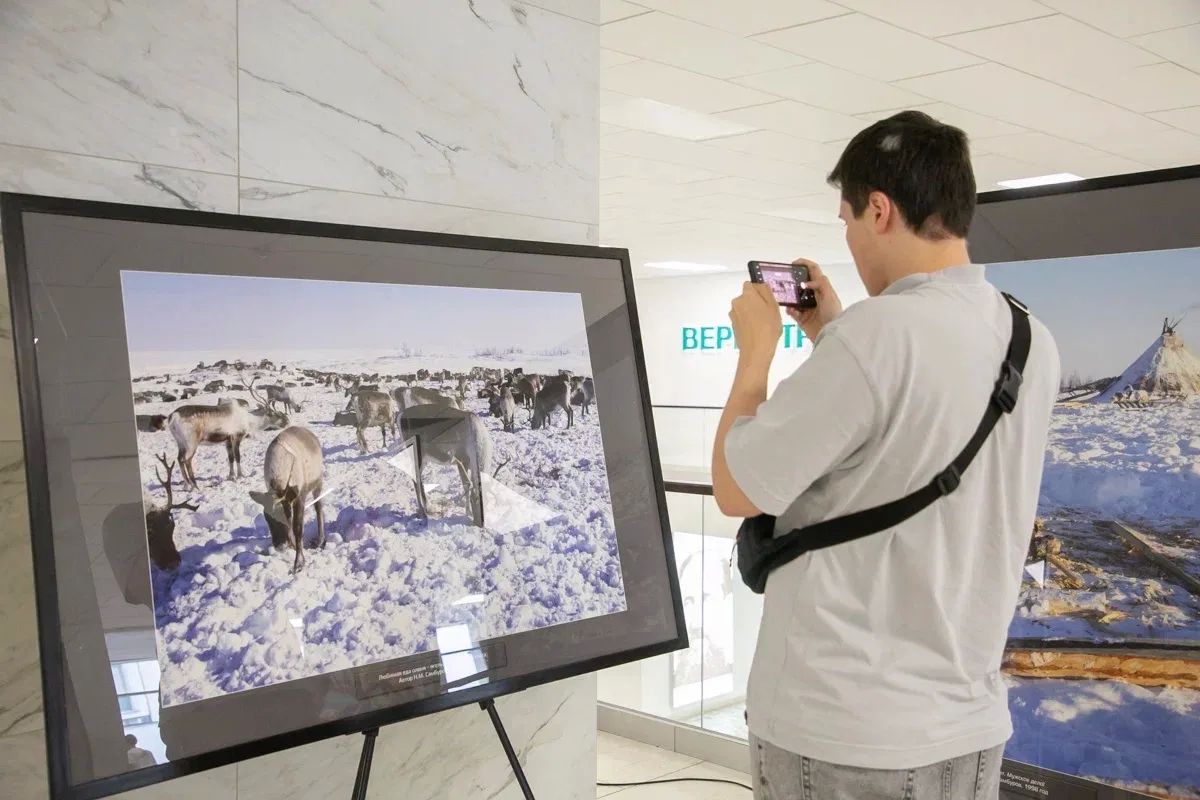 «Ямал. Сохранение традиций»: фотовыставка Николая Самбурова открылась в Москве «Ямал. Сохранение традиций»: фотовыставка Николая Самбурова открылась в Москве