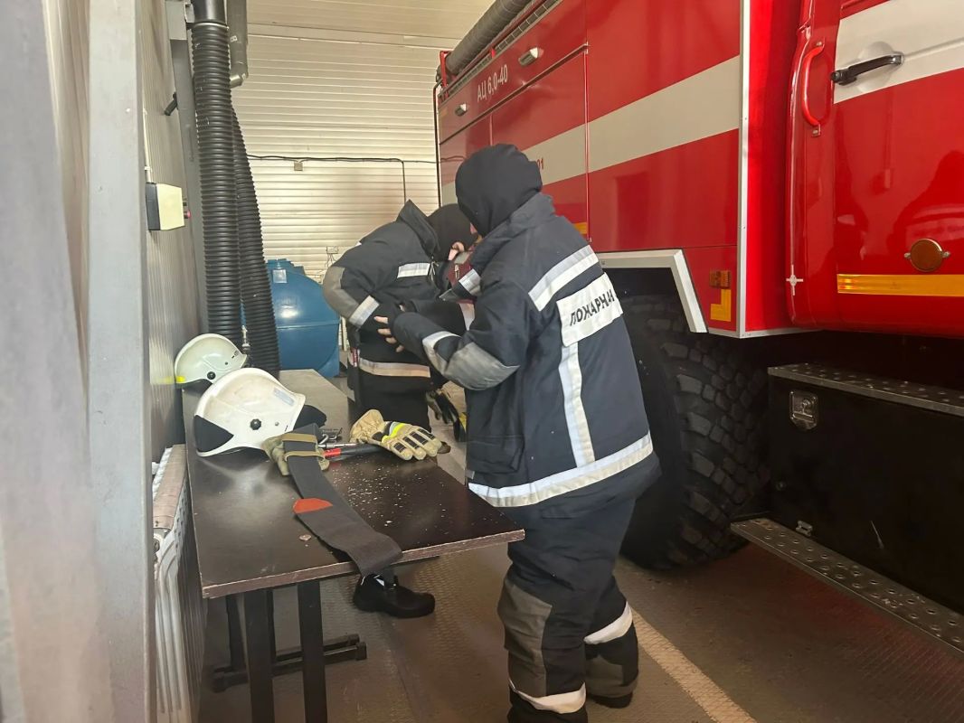 Учащиеся девятых классов посетили пожарную часть села Катравож Учащиеся девятых классов посетили пожарную часть села Катравож